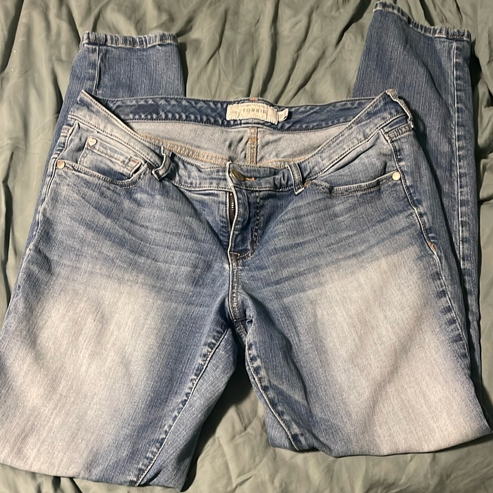 Light wash skinny jeans